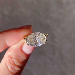 Anillo de diamante ovalado de 2.02 quilates cultivado en laboratorio para mujer, platino, moderno, con engaste de media montura, regalo de compromiso para ella y para ti. - Product Image 4