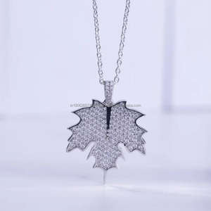 Feuille d'érable VVS Lab Grown Iced Out Pendentif feuille d'érable canadienne en argent sterling 925 Bijoux d'automne nature Hip Hop unisexe - Product Image 1
