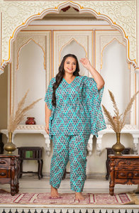 Vente en gros de kaftans en coton cambric à imprimé géométrique, manches kimono, col en V, pour femmes, plusieurs couleurs, vêtements de détente - Product Image 6