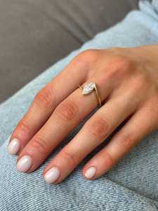 Bague en or jaune 14 carats avec diamant marquise de 1,01 carat, style croisé, pour femme, bijoux de fiançailles et de mariage de style signet, diamant de laboratoire - Product Image 5