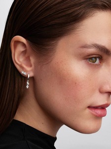 Boucles d'oreilles pendantes œil porte-bonheur et main de Hamsa – Bijoux élégants en argent sterling avec diamants de laboratoire, motif œil porte-bonheur et main de Hamsa - Product Image 4