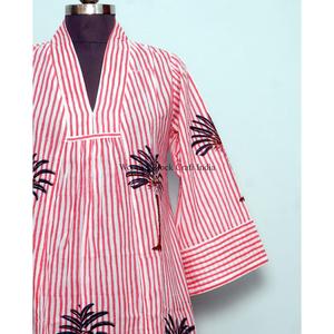 Robe décontractée mi-longue trapèze pour femme, faite main, moderne, col en V, imprimé floral au bloc, en coton écologique, respirante et lavable - Product Image 2