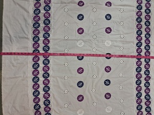 Suministro al por mayor de tela de algodón blanca con doble borde, con bordado de hojas Schiffli y calado para moda étnica - Product Image 3