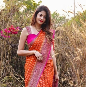 Sari traditionnel KV en soie d'art Zari orange avec bordure, et chemisier de fête réversible infroissable non cousu - Product Image 5