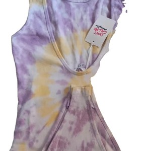 บอดี้สูทลำลองสำหรับผู้หญิง ผ้าฝ้าย 100% เป็นมิตรกับสิ่งแวดล้อม คอวี ผ้าริบเนื้อแน่น แขนกุด ดีไซน์สายเดี่ยว หลายสี ระบายอากาศได้ดี ซักได้ - Product Image 1