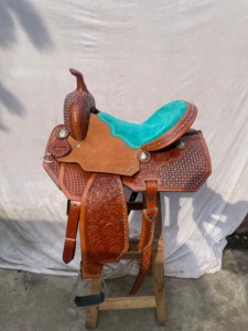 Ensemble de selle en cuir western avec décorations de barrel racing haut de gamme, en bois |   Quincaillerie en acier inoxydable façonnée à la main, couleur et taille personnalisables - Product Image 5