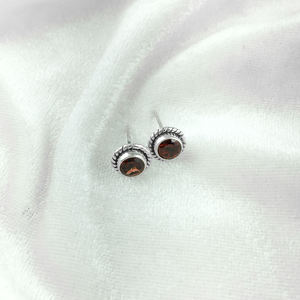 Pendientes redondos de plata de ley 925 con granate natural – Joyería artesanal con piedras preciosas - Product Image 3