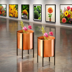 Pots de jardinières cylindriques en cuivre avec supports croisés en fer cuivre élégant (Ensemble de 2) - Product Image 1