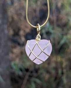 Colgante de Cristal de Cuarzo Rosa Natural - Product Image 2