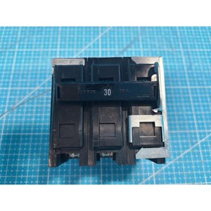 Interruptor de Circuito de 3 Polos CUTLER-HAMMER BAB3030HT, Usado, Piezas de Equipos Semiconductores Legacy - Product Image 1