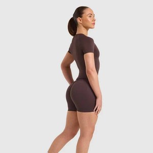 Conjunto de 2 piezas para mujer Twin City, top corto rojo con cuello halter y leggings, tejido de spandex, color sólido, deportivo, para todas las estaciones, corte regular - Product Image 6