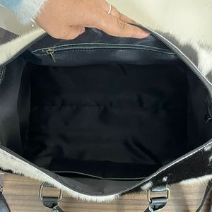 Nouveaux sacs de voyage en cuir de vachette à poils faits à la main personnalisés, sacs de week-end vintage en cuir véritable pour hommes et femmes - Product Image 6