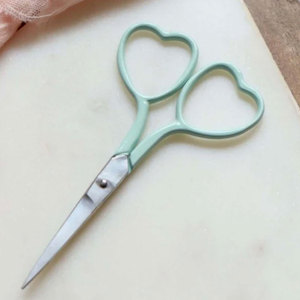Tijeras de Bordado de Primera Calidad con Diseño de Corazón, Acero Inoxidable, Punta Fina y Afilada, Herramienta de Costura para Manualidades, Sastrería y Uso DIY - Product Image 3