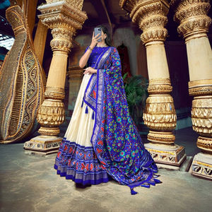 Lehenga choli ชุดแต่งงานแบบรูดซิปมีเชือกผูกแบบอินเดียผ้าแคนวาสผ้าไหมแบบปากีสถาน - Product Image 1