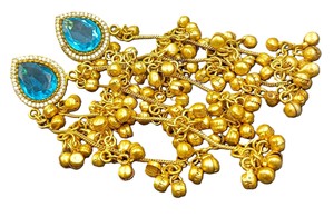 ต่างหูแบบกุงรูชุบทองแบบดั้งเดิมของชาวแคชเมียร์ ประดับด้วยหินสีน้ำเงิน ต่างหูแบบจุมก้าแบบหนัก ต่างหูแบบห้อย ขายส่งเครื่องประดับชาติพันธุ์แบบขายส่งจำนวนมาก - Product Image 3