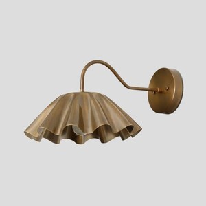 Applique murale moderne en laiton avec abat-jour cannelé, luminaire d'intérieur fait main pour la décoration de chambre - Product Image 3