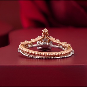Anillo de Oro Rosa de 14K con Corona de Diamantes Cultivados en Laboratorio de 1.04 CT, Corte Redondo, con Clarochevo y Pavé, Claridad VS1 VVS2 - Product Image 4