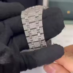 Reloj de Cuarzo con Diamantes Moissanite de Lujo Arctic Crown para Hombre con Bisel Totalmente Cubierto de Diamantes y Acabado de Acero Premium - Product Image 3