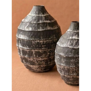 Ensemble de vases à fleurs côtelés faits à la main, finition noire rustique avec des accents blancs texturés pour la décoration moderne de la maison - Product Image 6