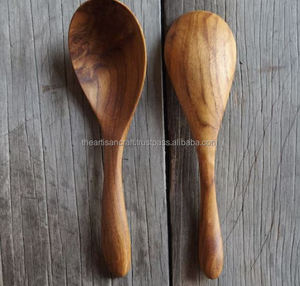 Cuillère à soupe en bois fabriquée à la main Matériau naturel léger et durable pour cuisine à manger Design rustique écologique par ARTISAN CRAFT - Product Image 1