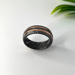 Anillo de Acero de Damasco con Incrustaciones de Fibra de Carbono, Anillo de Boda para Hombre, Ajuste Cómodo, Hecho a Mano, Patrón Único, Joyería de Compromiso para Novio - Product Image 6