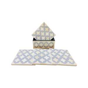 Juego de Cuatro Posavasos de Madera Tallada con Diseño Geométrico Clásico en Verde y Blanco, SAMI HANDICRAFT - Product Image 3