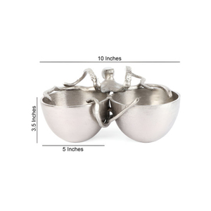 Ensemble de deux bols de luxe en métal argenté avec poignée centrale décorative en forme de pieuvre pour les fruits de mer, les collations et les trempettes, idéal pour la décoration de la maison au bord de la mer - Product Image 2