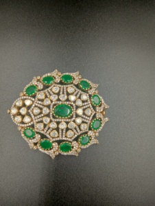 Collier pendentif fleur plaqué or Amaira Jewels avec pierres doublettes vertes, bijoux de luxe classiques pour femmes, Polki fait main en moissanite - Product Image 3