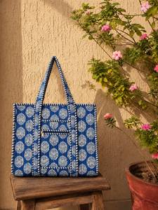 Sac fourre-tout en coton imprimé à la main pour femmes, sac fourre-tout indien matelassé écologique, accessoires de vacances - Product Image 5