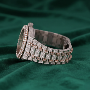 Reloj de Diamantes Moissanite de Proveedor Indio con Elegante Engaste de Piedras para Uso Casual y Formal Disponible para la Venta - Product Image 4