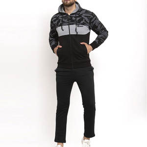 Conjunto Deportivo Duradero para Hombre, Diseñado para Entrenamientos Intensos y Looks Casuales Relajados, en Venta - Product Image 1