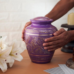Urne funéraire en métal Majestic Plum Urn, motif floral persan, avec accents dorés et couvercle décoratif sécurisé - Product Image 4