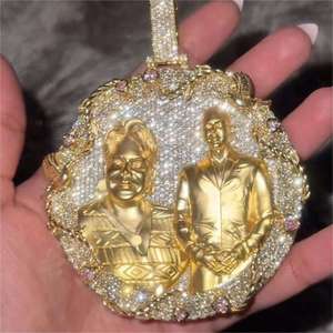 AMBER JEWELS T-284 Pendentif Portrait d'Amoureux en Alliage de Zinc Plaqué Or 14K avec Incrustation de Strass en Cristal de Laboratoire Style Hip Hop IGI - Product Image 3
