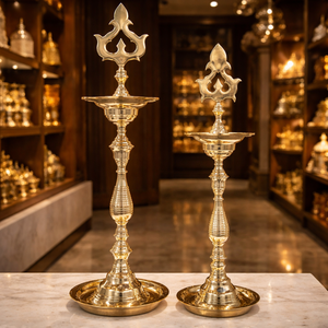 Lámpara de pie de lujo alta de latón con forma de cuchara, portavelas artesanal con símbolo de loto para centro de mesa de boda y decoración del hogar - Product Image 1