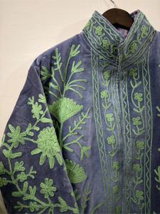 Veste Suzani grise de qualité supérieure brodée avec un motif floral, manches longues, col montant, style bohème, manteau d'hiver pour femmes - Product Image 3