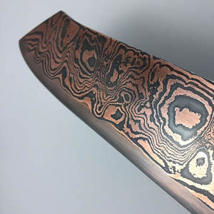 Cuchillo de carne profesional de cobre damasco con mango de madera liso para presentación en la mesa y servicio de comedor - Product Image 3