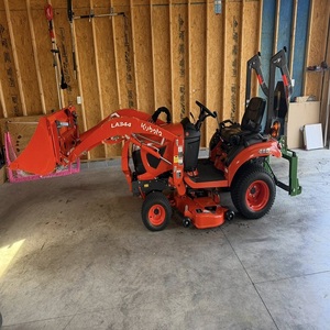 Tractor Subcompacto Kubota BX261 con Accesorio Cortacésped, 26HP Diésel, 4WD, Equipo de Jardinería - Product Image 1