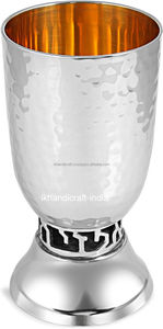 Copa Kiddush de Latón en Forma de Campana Hecha a Mano con Diseño Moderno Vintage, Capacidad de 150-300 ml para Fiestas Judías y Bodas - Product Image 5