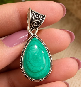 Pendentif en argent sterling avec pierre précieuse malachite verte naturelle pour elle, bijoux vintage bohème pour femme, vente en gros par lot - Product Image 2