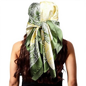Écharpe carrée à imprimé floral en soie satinée, châle léger, hijab à franges pour un usage quotidien, plage et voyage - Product Image 3