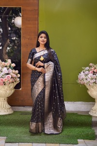 Sari Tradicional Indio de Seda Banarasi con Trabajo de Tejido Zari para Bodas y Eventos Festivos, Atuendo para Mujer - Product Image 3