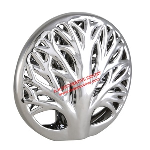 Sculpture de table décorative en métal plaqué or gravé pour la décoration de salon, design personnalisable fait main, livraison rapide - Product Image 1