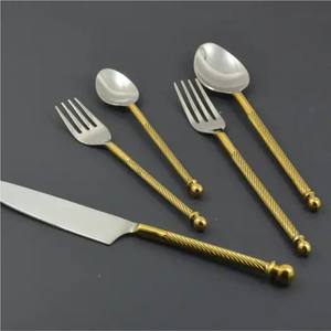 Ensemble de couverts de luxe en acier inoxydable 5 pièces avec poignée en corde dorée, finition polie miroir, idéal pour mariages, hôtels et restaurants - Product Image 1