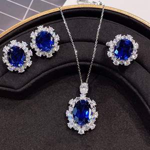 Parure de bijoux personnalisée de luxe en or, style fleur de soleil, avec saphir de laboratoire et moissanite D/VVS1, comprenant bague, collier et boucles d'oreilles - Product Image 2