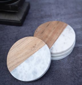 Ensemble de dessous-de-verre en bois de noyer de qualité supérieure avec un design artistique pour des arrangements de table tendance en provenance d'Inde - Product Image 1