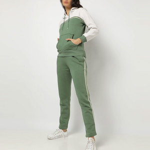 Vêtements de sport de haute qualité, survêtement tendance pour femmes, vêtements de course, survêtement fabriqué au Pakistan - Product Image 1