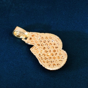 Pendentif Gants de Boxe Entièrement Sertis de Pierres - Pendentif en Argent 925 et Moissanite, Pièce Unique Faite à la Main par un Designer, Pendentif Hip Hop en Moissanite - Product Image 6