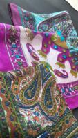 Écharpes carrées de luxe pour femmes 100 % soie pure, imprimées à l'écran, motif camouflage, finition artisanale, écologiques, prêtes à l'exportation, haut de gamme