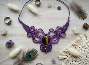 Collier en macramé fait main, pendentif œil de tigre bohème, cordon violet réglable, bijoux en pierres précieuses aux vertus curatives - Product Image 4