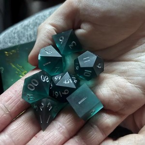 Jeu de dés en résine élégant, chiffres polyédriques, pièces de jeu de société faites à la main - Product Image 3